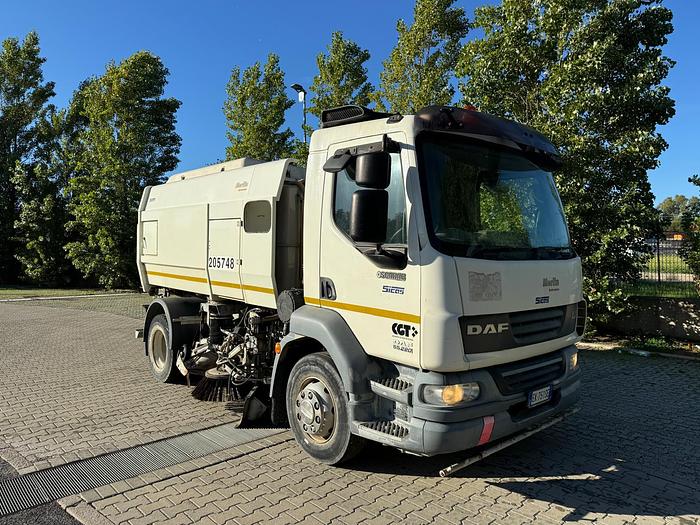 2012 Road sweeper Scarab Merlin